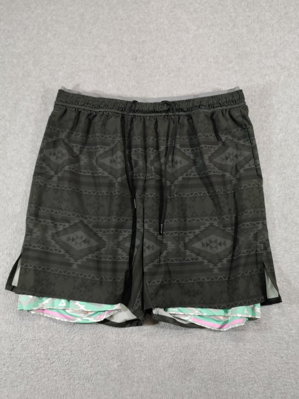 Chubbies Mens XXL 7in Inseam Gray Aztec Lined Swim Trunks Shorts